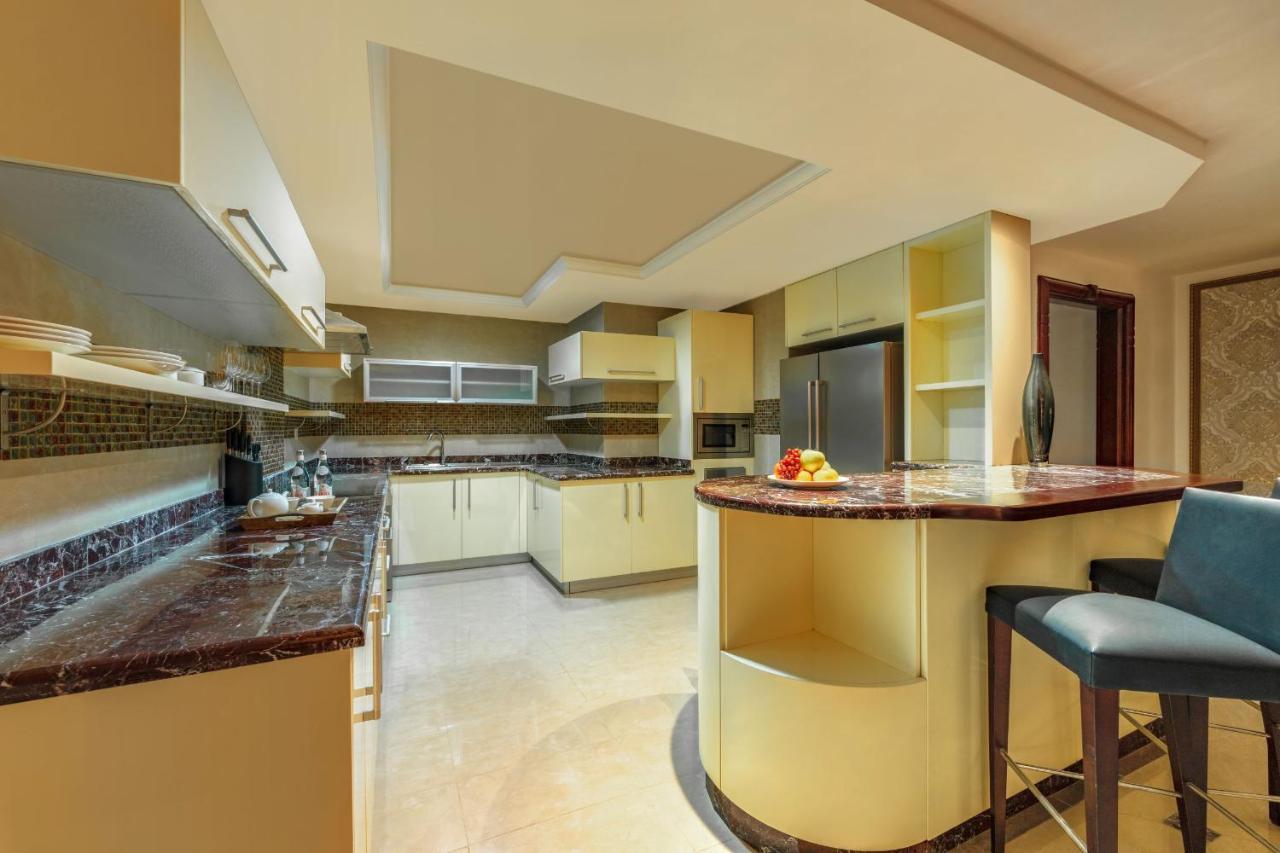 Dusit Hotel & Suites - Doha Extérieur photo A kitchen in a private residence