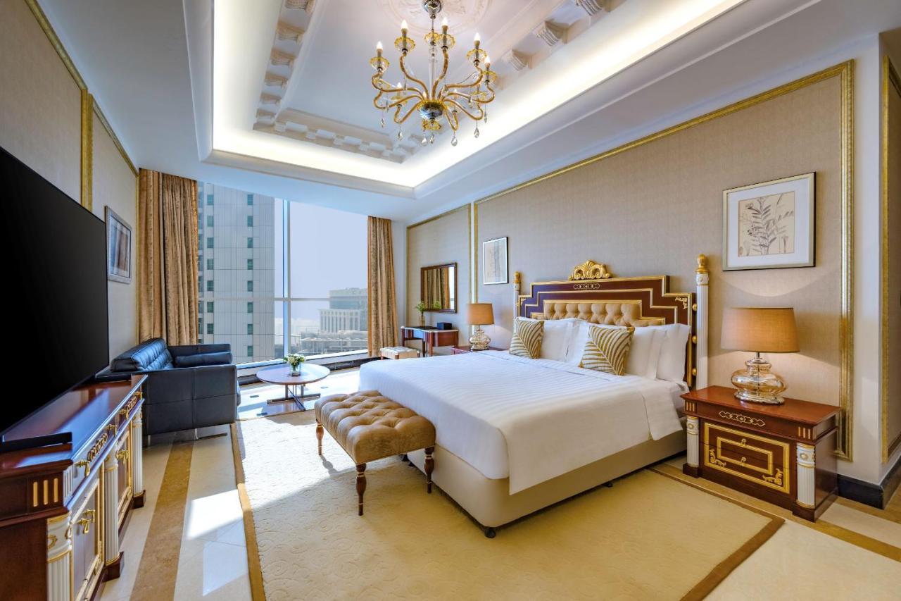 Dusit Hotel & Suites - Doha Extérieur photo A bedroom at the hotel